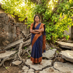 कंक्रीट को तोड़कर उगता पीपल का पेड़ और आत्मविश्वास से खड़ी एक मजबूत महिला