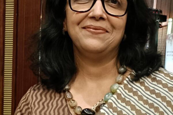 मधु चौधरी हिंदी लेखिका