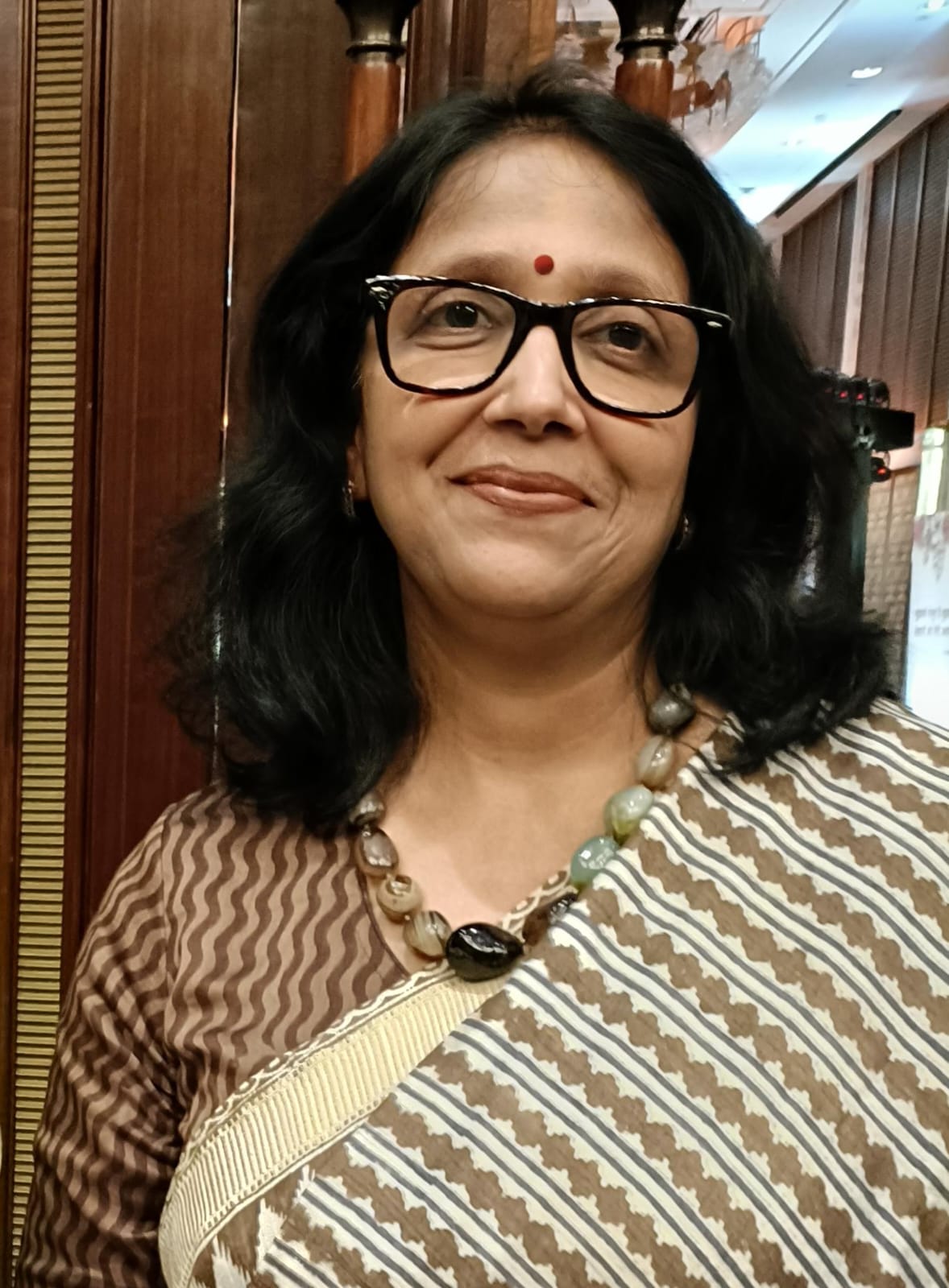 मधु चौधरी हिंदी लेखिका