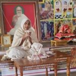 महिदपुर रोड श्री राजेंद्र सूरी ज्ञान मंदिर में धर्मसभा को संबोधित करती पूज्य साध्वी चारित्र कलाश्री जी महाराज साहब