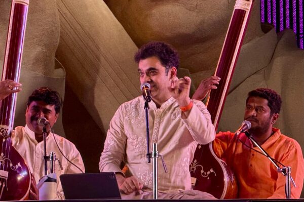 पुणे में वसंतोत्सव का समापन राहुल देशपांडे के बहारदार राग चंद्रकंस से हुआ। कुमार गंधर्व परंपरा, युवा कलाकार और शास्त्रीय संगीत के भविष्य पर विशेष रिपोर्ट।