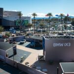 BMW iX3 इलेक्ट्रिक SUV CES 2026 में प्रदर्शित, AI-सक्षम BMW Intelligent Personal Assistant और Panoramic iDrive के साथ, इन-कार मनोरंजन और नई eDrive तकनीक दिखाते हुए।