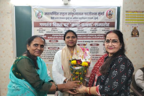 गणतंत्र दिवस पर आर. के. कॉलेज मालाड में आयोजित कथा-कथन कार्यक्रम में साहित्यकार कहानी पाठ करते हुए।