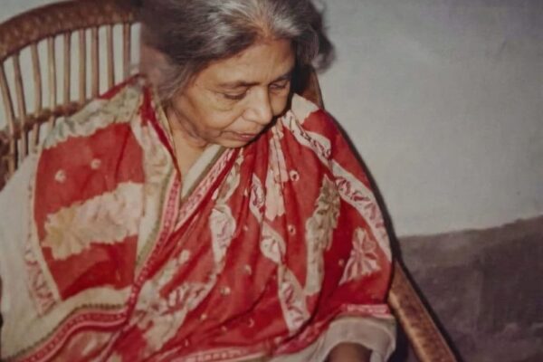 म्मा: दादी की यादों, संस्कारों और ममता पर भावुक कविता