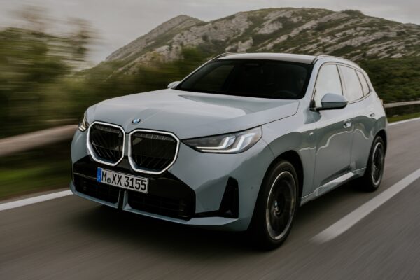 BMW और MINI लग्जरी कारों की कीमत बढ़ोतरी से जुड़ी प्रतिनिधिक तस्वीर