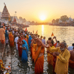 रामघाट उज्जैन में हिंदू नववर्ष पर सूर्य को अर्घ्य देते श्रद्धालुओं की भीड़ AI IMAGE
