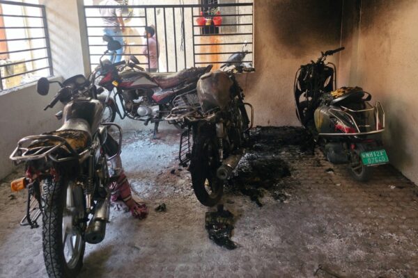 धानोरी में आगजनी: पार्किंग में खड़े 6 दोपहिया वाहन जले