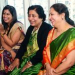 मुस्कुराती हुई स्त्री का भावपूर्ण चित्र – हँसती हुई स्त्रियां हिंदी कविता का प्रतीक