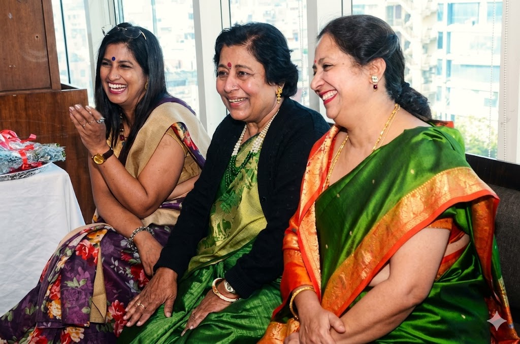 मुस्कुराती हुई स्त्री का भावपूर्ण चित्र – हँसती हुई स्त्रियां हिंदी कविता का प्रतीक