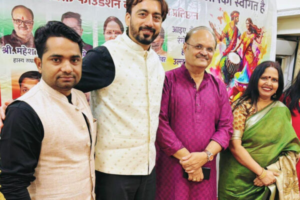 महिला दिवस पर आयोजित नारी शक्ति सम्मान समारोह और हास्य कवि सम्मेलन का मंचीय दृश्य