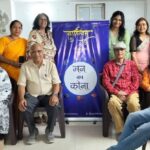 “मन का कोना” गोष्ठी में कविता पाठ करते साहित्यकार, कांदिवली मुंबई