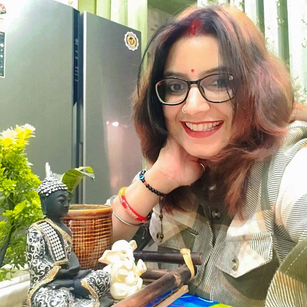 हिंदी लेखिका मौसमी चन्द्रा का चित्र, जिनकी रचनाएँ कविता, कहानी और साहित्य संपादन के क्षेत्र में प्रसिद्ध हैं