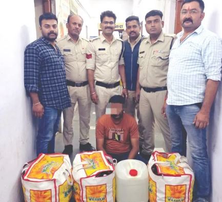 उज्जैन में नीलगंगा पुलिस ने अवैध शराब तस्कर को पकड़ा।