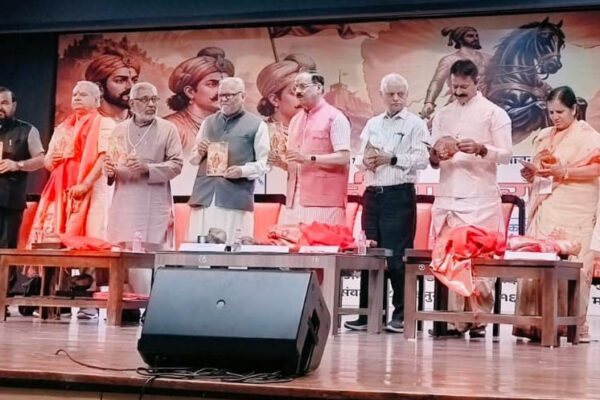 शिर्डी यात्रा और हिंदी साहित्यिक अधिवेशन में शामिल साहित्यकारों और साथियों के साथ बिताए आत्मीय और यादगार पल।