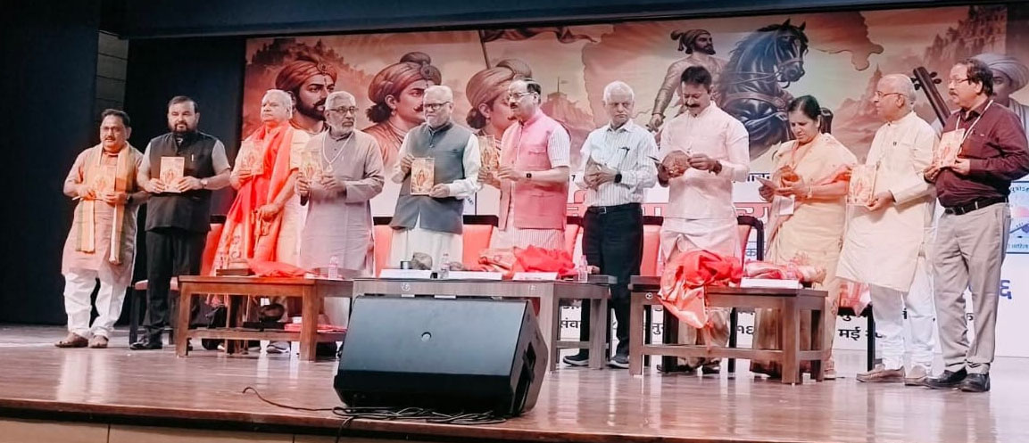 शिर्डी यात्रा और हिंदी साहित्यिक अधिवेशन में शामिल साहित्यकारों और साथियों के साथ बिताए आत्मीय और यादगार पल।