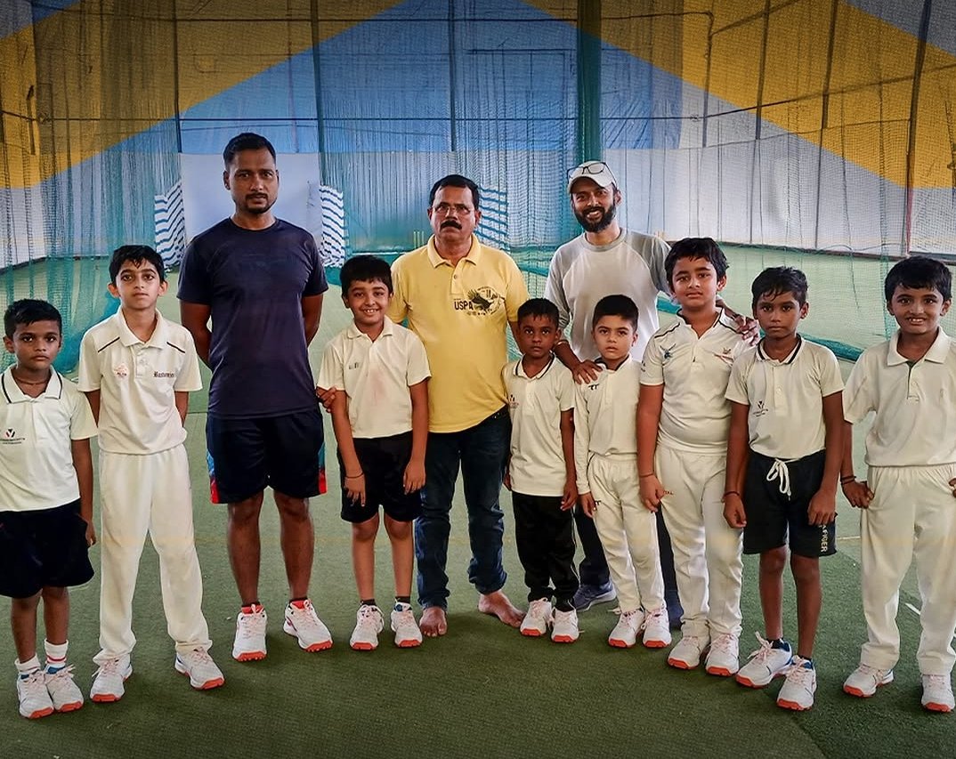 द्रोणाचार्य पुरस्कार से सम्मानित क्रिकेट कोच दिनेश लाड, रोहित शर्मा के गुरु और भारतीय क्रिकेट की नई प्रतिभाओं को प्रशिक्षित करते हुए।