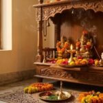 सुबह की पूजा में मंदिर के सामने जलता हुआ घी का दीपक