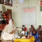 महिदपुर रोड में प्रवचन देतीं साध्वी डॉ. अमृतरसा श्री जी महाराज