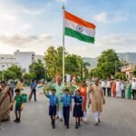 पंद्रह अगस्त पर तिरंगे के साथ सच्ची देशभक्ति और स्वच्छता का संदेश देती हिंदी कविता