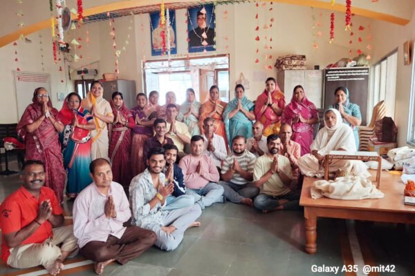 महिदपुर रोड में चातुर्मास के दौरान सिद्धि तप करते 52 जैन तपस्वी