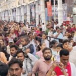 दगडूशेठ गणपति दर्शन के लिए पुणे में उमड़ी श्रद्धालुओं की भीड़