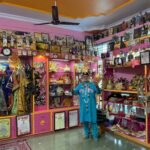 उज्जैन की महाकाल सवारी में राजसी वेशभूषा में स्वामी मुस्कुराके