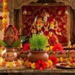 नवरात्रि पूजा में कलश स्थापना, नारियल, आम के पत्ते और जलता हुआ दीपक